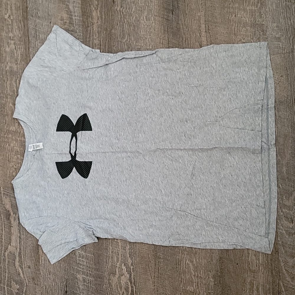 Under Armour size medium women's shirt